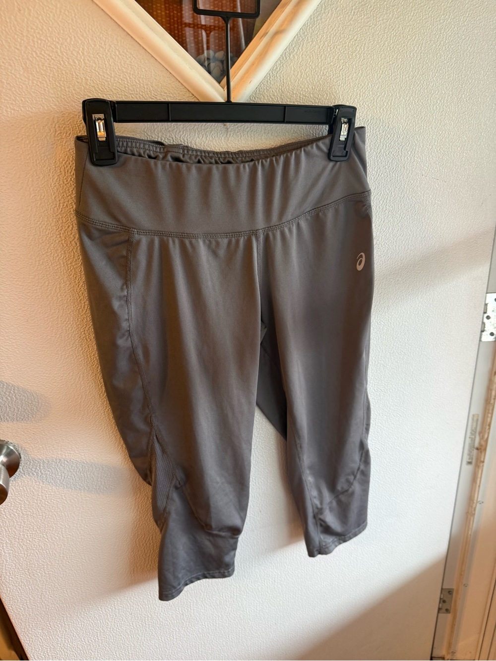 ASICS Grey Paneled Cropped Capri Running Tights Leggings WL3572RT Sz Medium